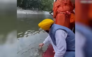 为证明恒河治理显成效 印度旁遮普邦首席部长试喝后被紧急送医