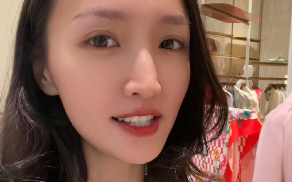 太敢穿了吧！泰国服装春节款给我看懵了