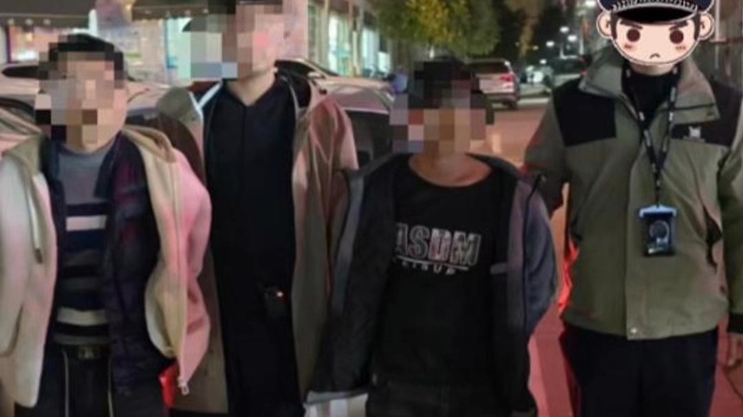 4人结伙入室盗窃，偷到1.6元