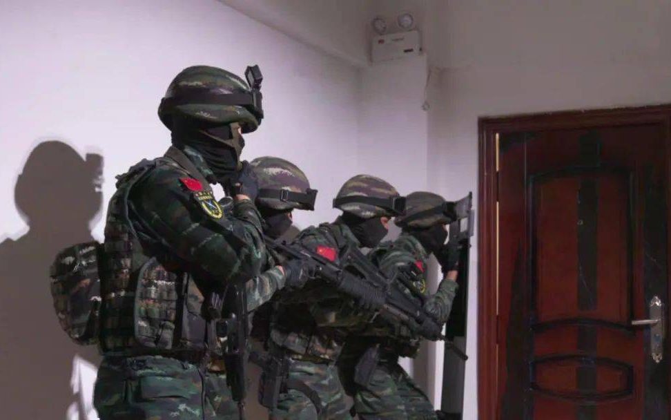 肾上腺素飙升！震撼直击武警城市反恐作战训练现场枪火硝烟弥漫！