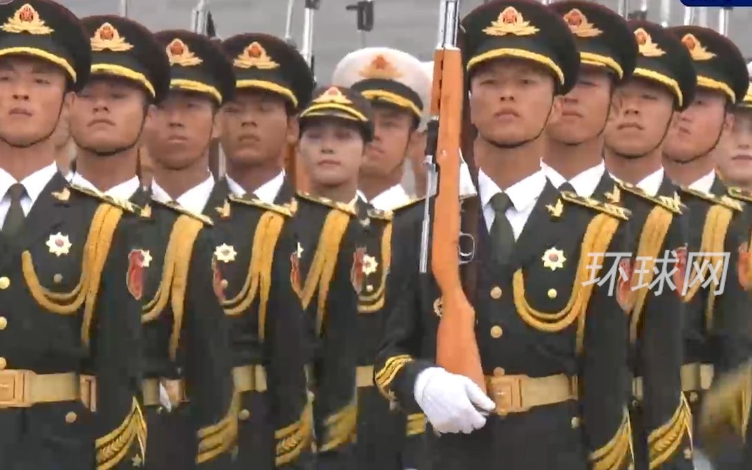 仪仗队入场！今天，我们以国家名义致敬烈士！
