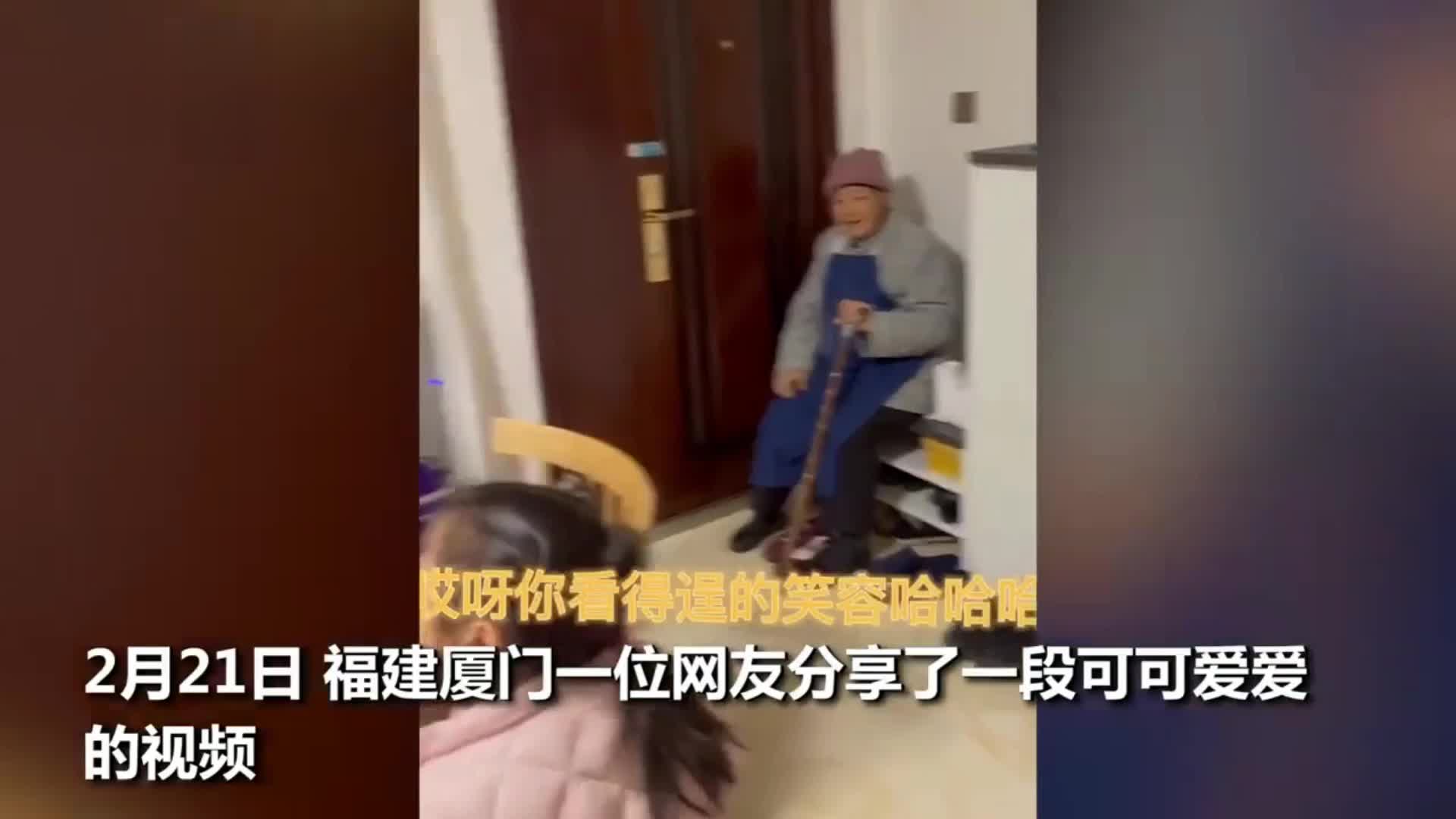 子女抢着接92岁母亲住自己家 女儿得手后满脸得意：我想我妈妈了