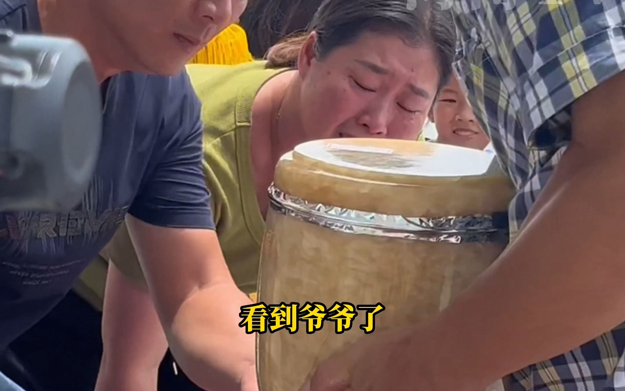 时隔74年，去台老兵魂归故里。7月22日，老兵黄绍义的骨灰，在“灵魂摆渡人”刘德文的护送下，从台湾回到福建连江