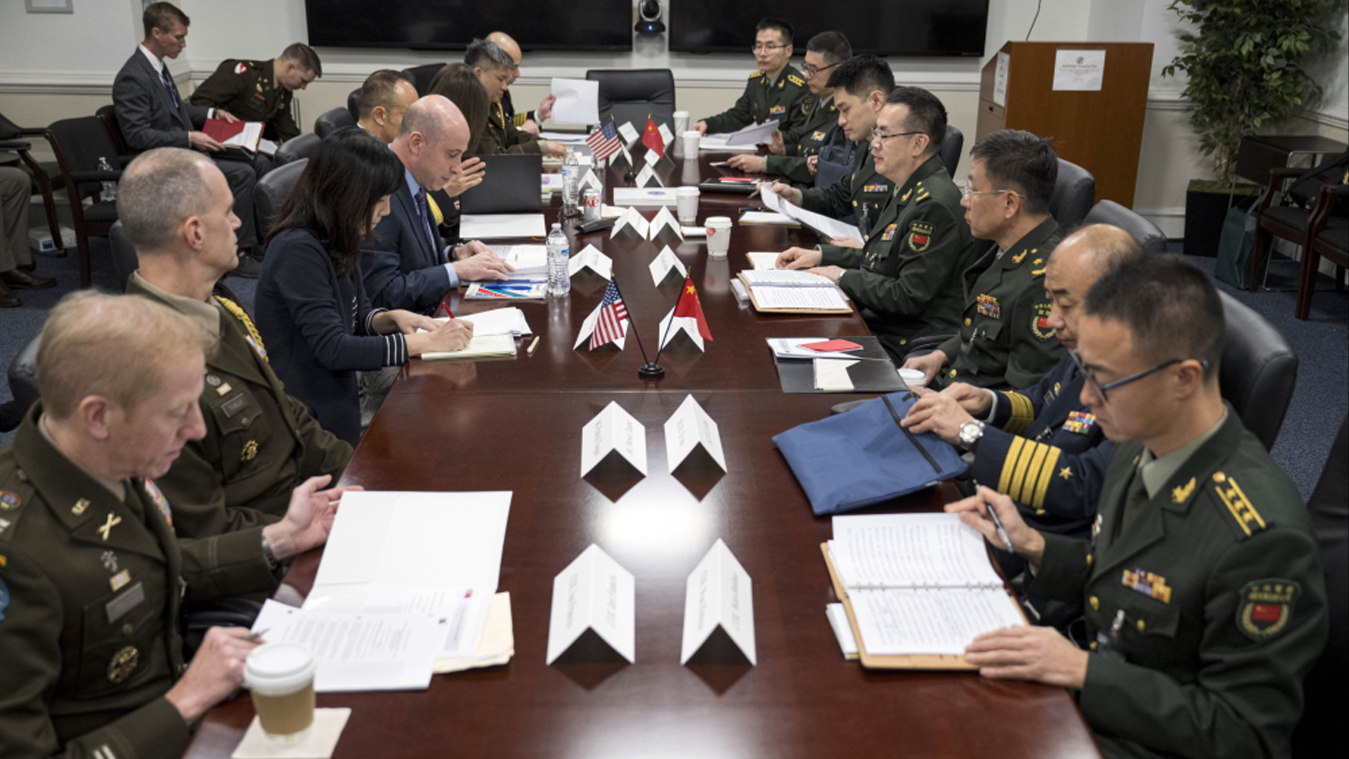 中美举行国防部工作会晤，中方：在台湾问题上绝不会丝毫妥协退让