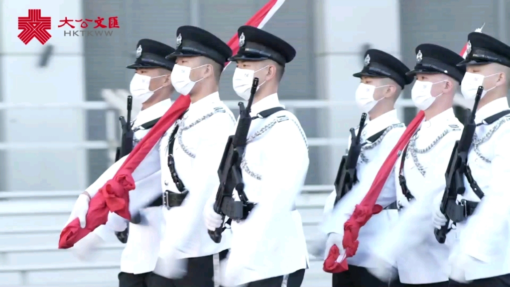 中式步操与中式步枪同时登场！香港入境处升旗仪式