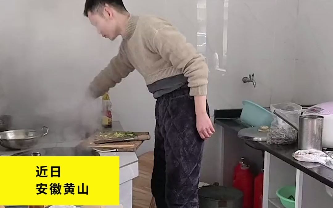 4个女婿来岳母家 3个都在谈事业炫耀豪车 最后一个女婿太实在！