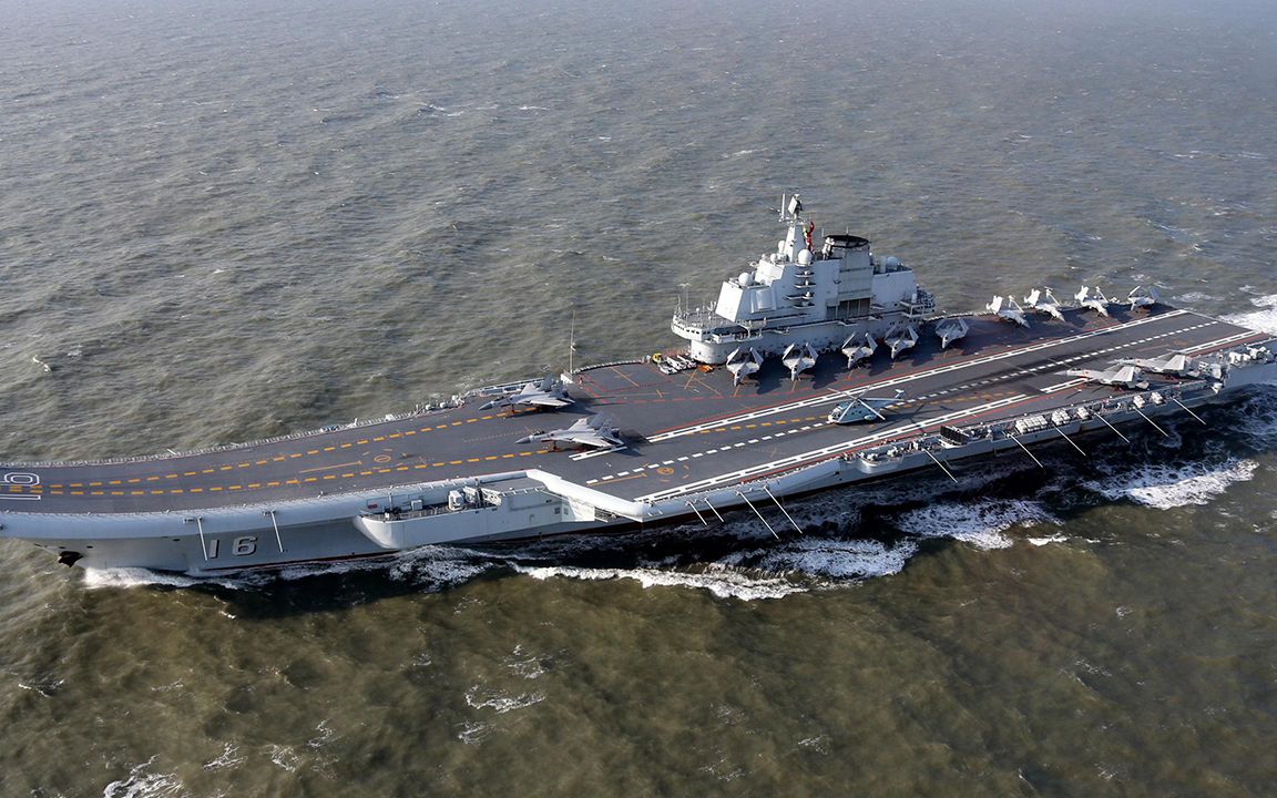 “辽宁”号航母编队穿越宫古海峡，万吨大驱护航，日本紧盯