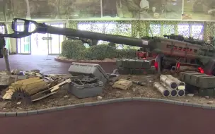 俄罗斯展示缴获战利品：枪炮装甲堆成山，秒变多国武器“博览会”