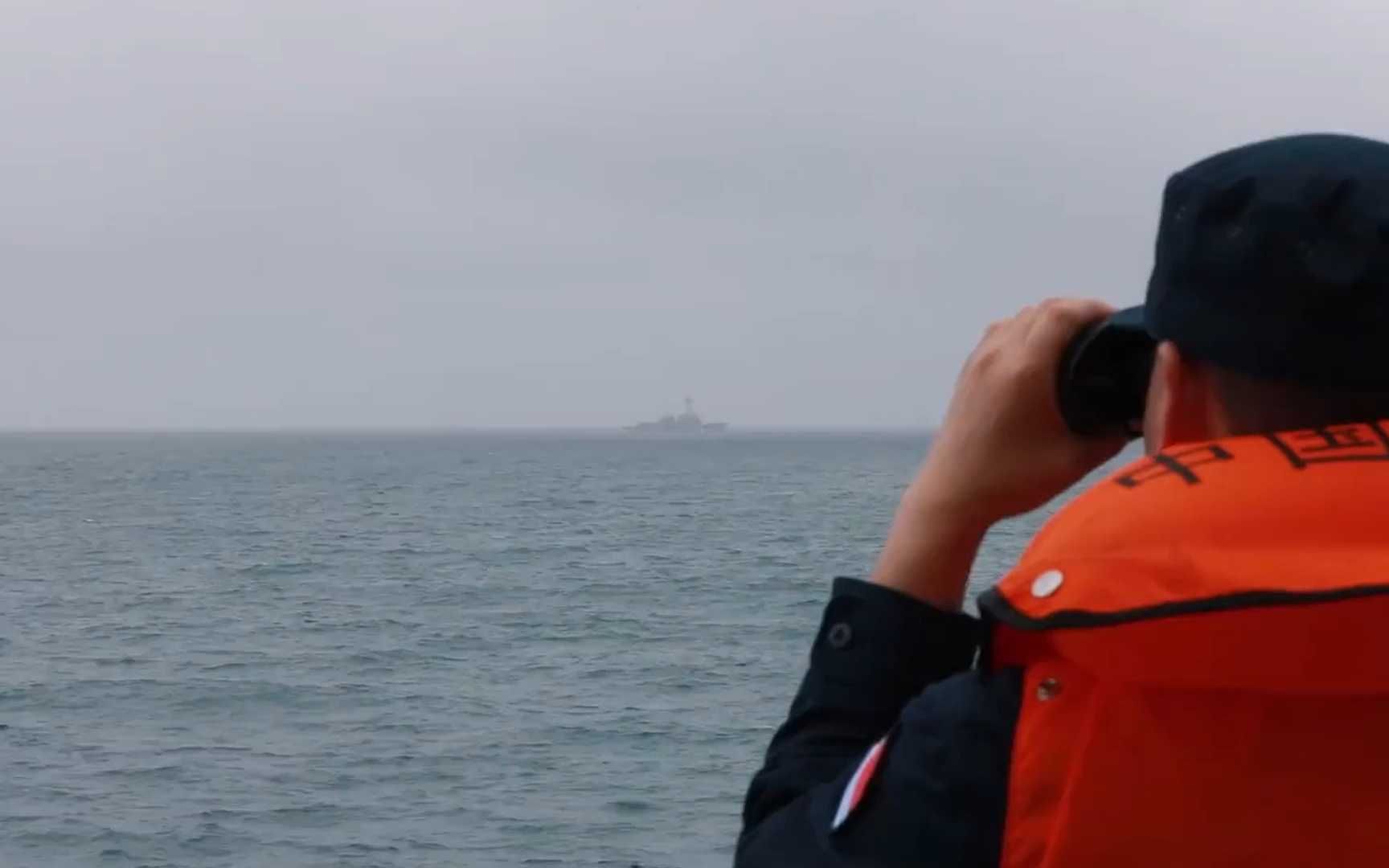 现场跟监视频曝光！东部战区回应美舰过航台湾海峡