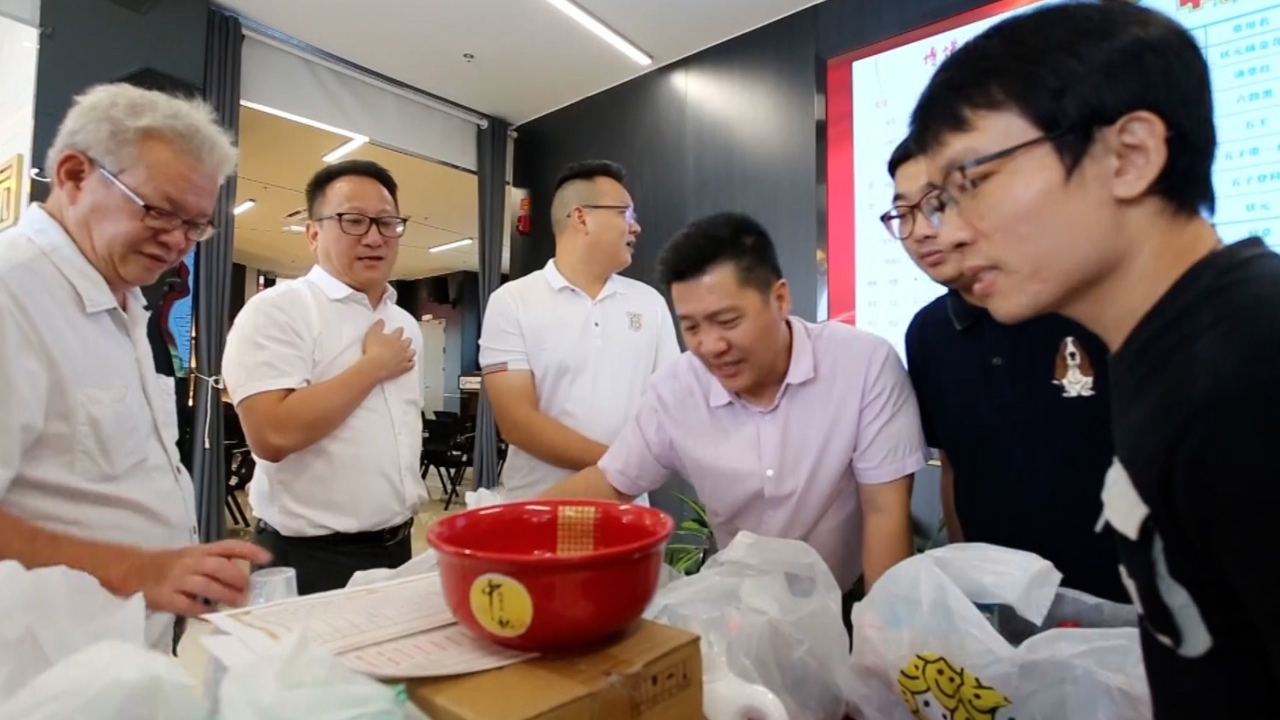 相约中秋时，共话闽台亲！在泉台胞博饼庆中秋