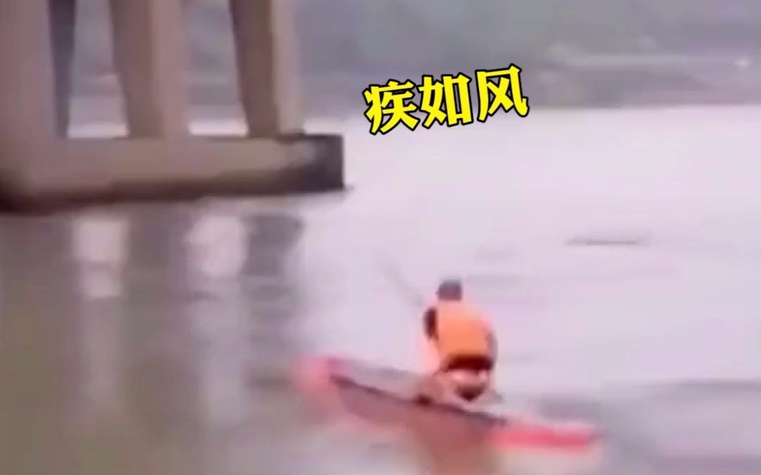 目瞪口呆！这救人的操作绝了！网友：有勇有谋有技术！