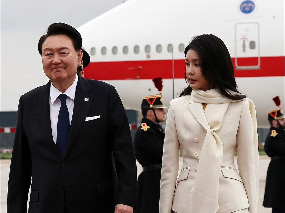 韩国总统尹锡悦鞠躬致歉：除外交层面等必要活动外，金建希女士的所有公开活动将暂停