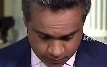 CNN记者直播时，一只蝉爬在了他身上……