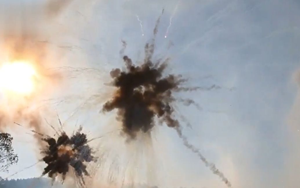 新型破障装备悉数登场！直击陆军大型爆破现场 多兵种协同武德充沛
