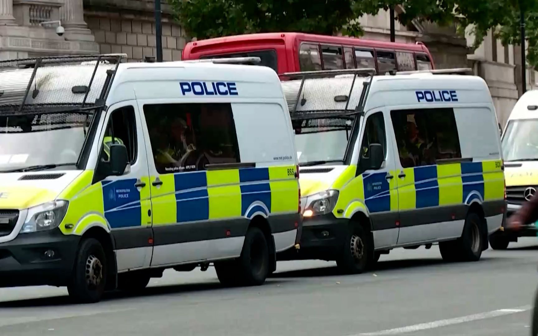 英国骚乱已有428人被拘 英首相此前称参与者将面临“法律的全面制裁”