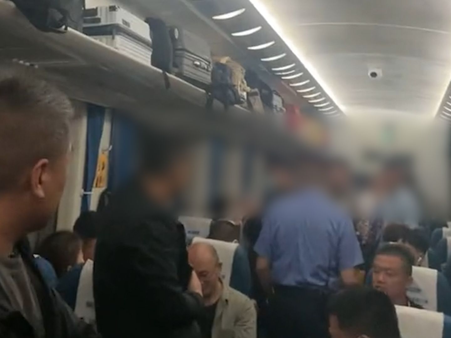 铁路部门通报列车员称山东人穷：诚挚道歉，将处理涉事工作人员