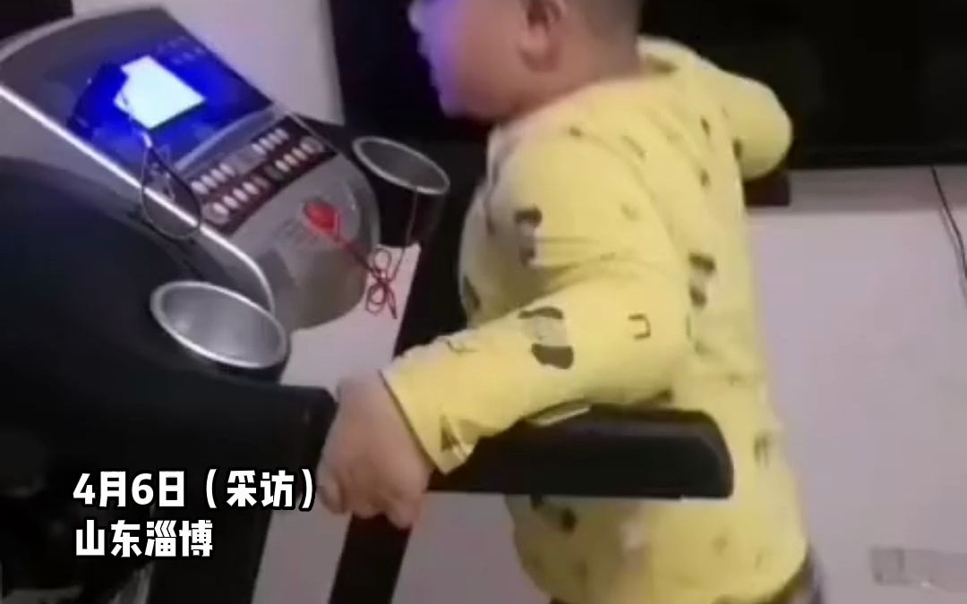 9岁男孩坚持跑步减肥 ，四年跑坏两台跑步机，“跑步机都瘦了，他还没瘦。