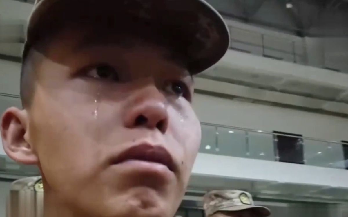 边防新兵观看戍边英雄事迹时泪流满面 在雪域高原喊出豪迈宣言！