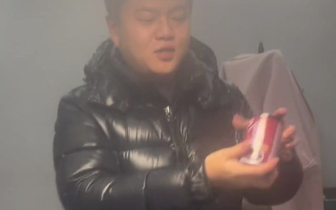 大玩谐音梗！男子打麻将前念念有词，网友：还没开始，已经送出去一百了