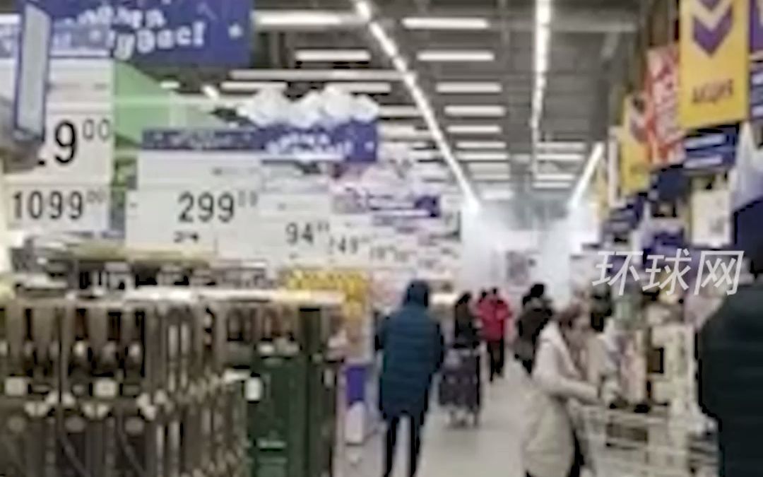俄罗斯一超市遭人为纵火引发烟花爆炸