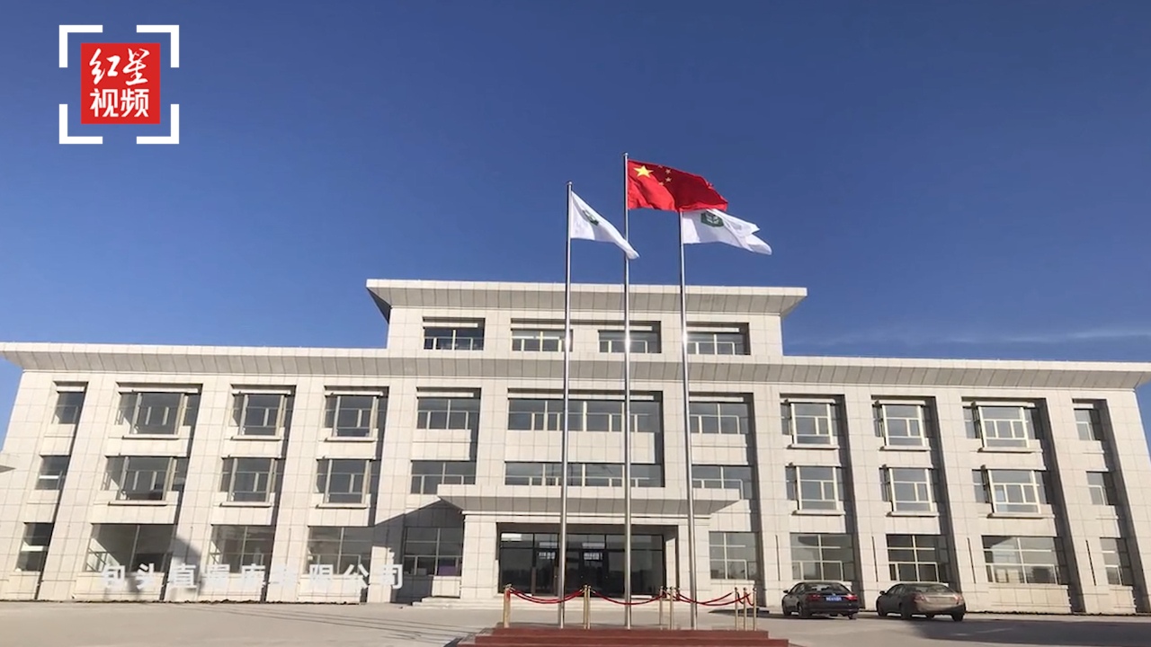 女员工称举报领导后被安排送报纸 拒绝辞职被开除 公司文件称其七年没上班