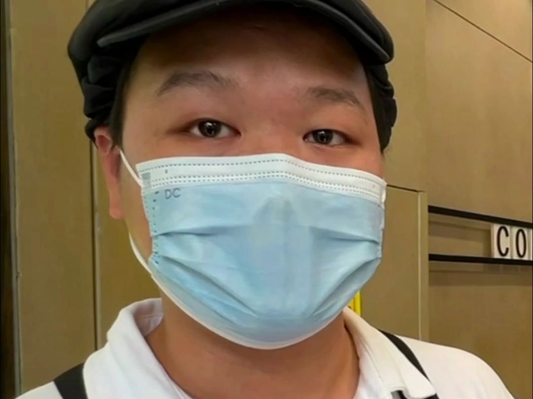 CoCo员工被曝切西瓜时吃掉瓜心，涉事门店回应