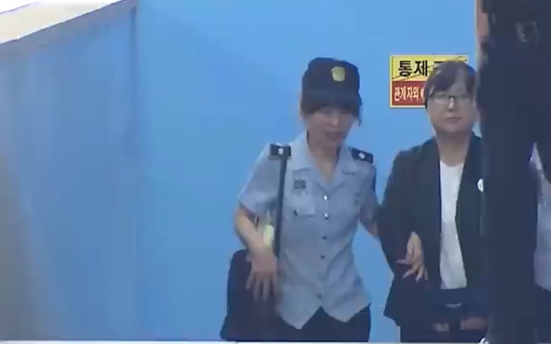 崔顺实狱中写长信求特赦：为朴槿惠奉献自己一生 得到的太残忍
