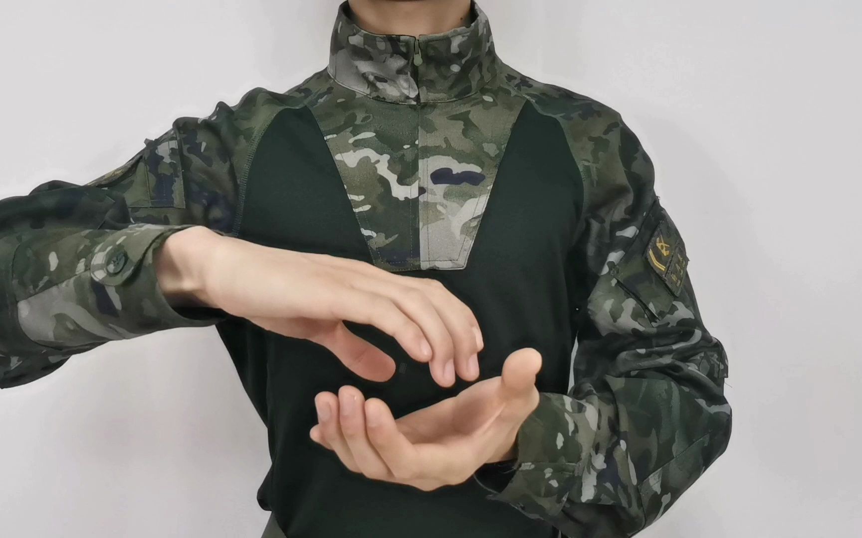 武警部队换发新样式（新警徽）军人保障卡，您领到了吗？＃21式蛙服正确穿戴＃军人保障卡