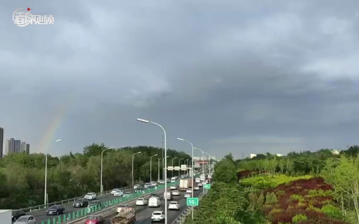 绚丽双彩虹悬挂天边，你拍到了吗？