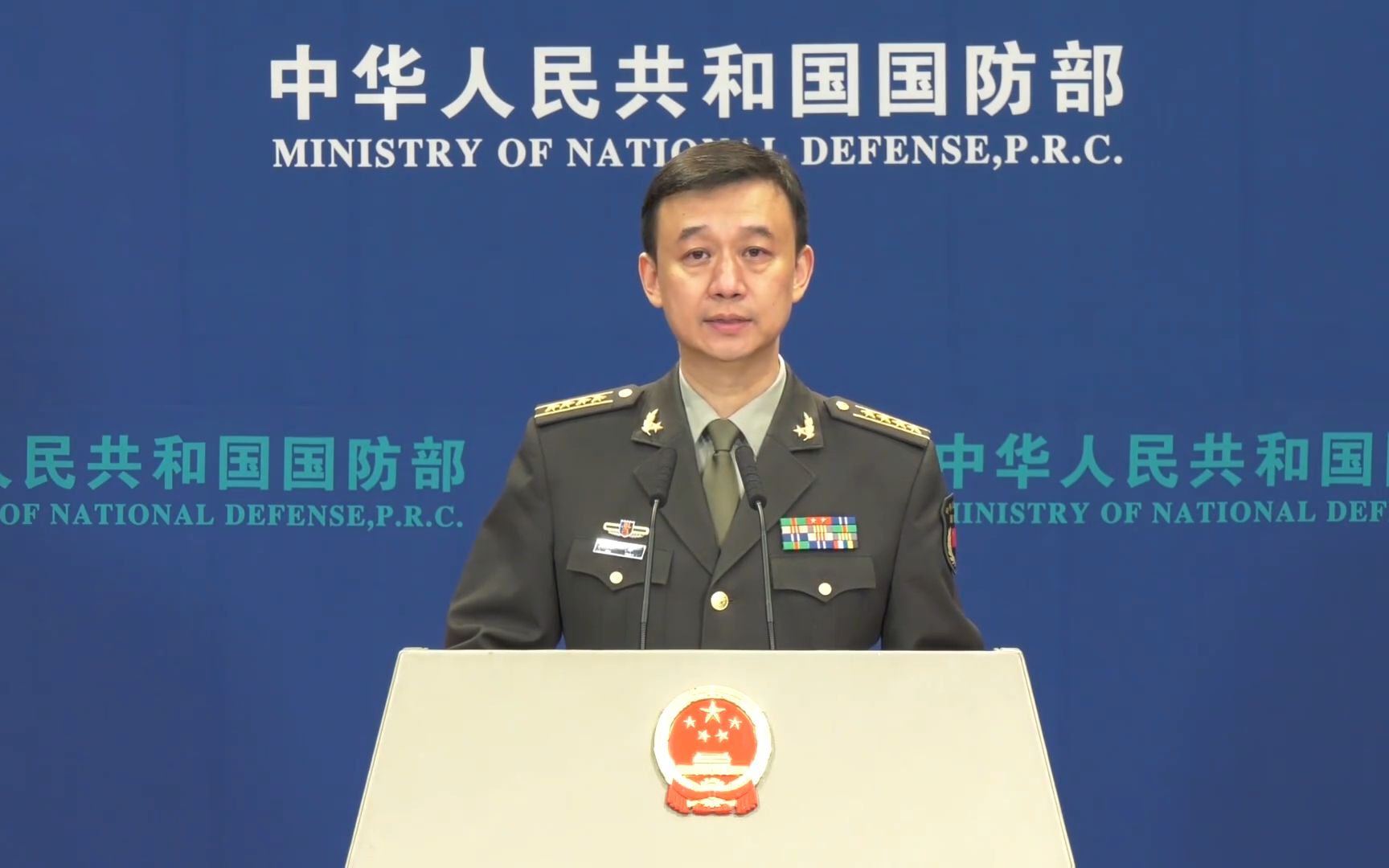 加拿大军舰高调过航台湾海峡还挑衅 中国国防部严正警告