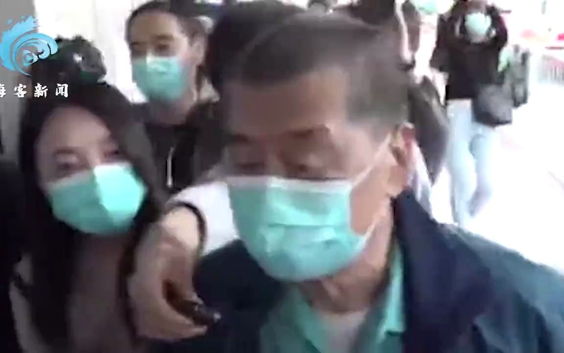 黎智英涉诈骗被通宵扣查，警车押送到法院提堂 现场画面曝光