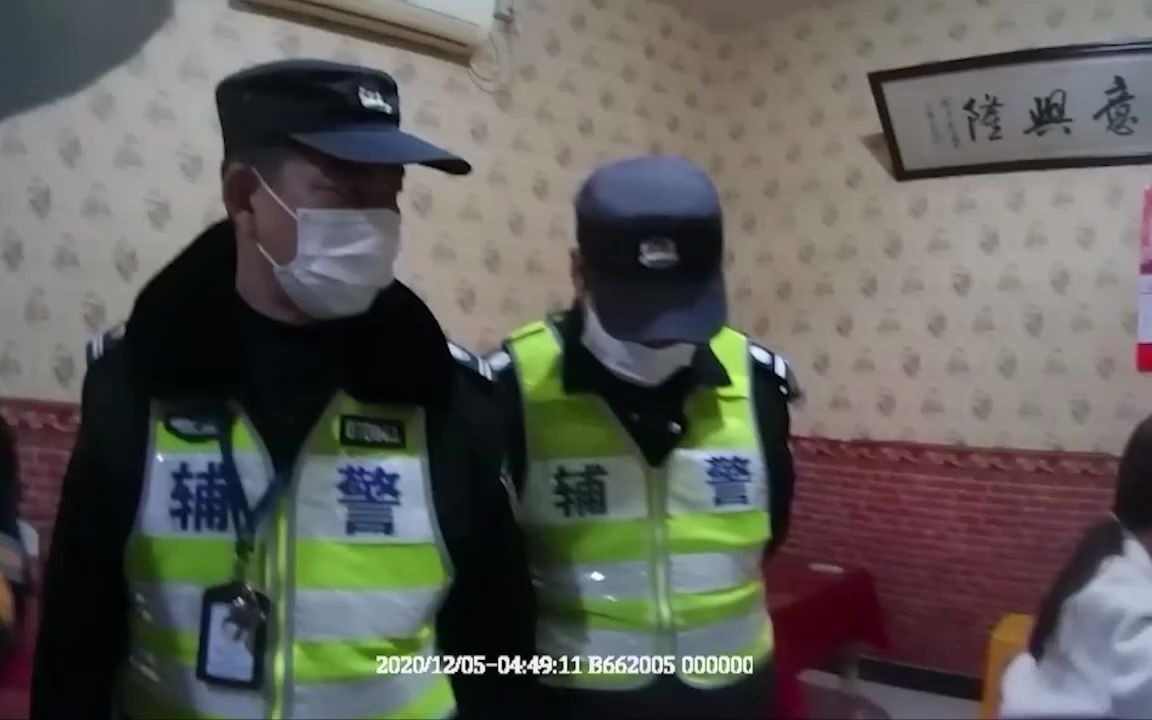 奇葩！男子被抓，同伴酒驾尾随警车“保驾护航”，结果……