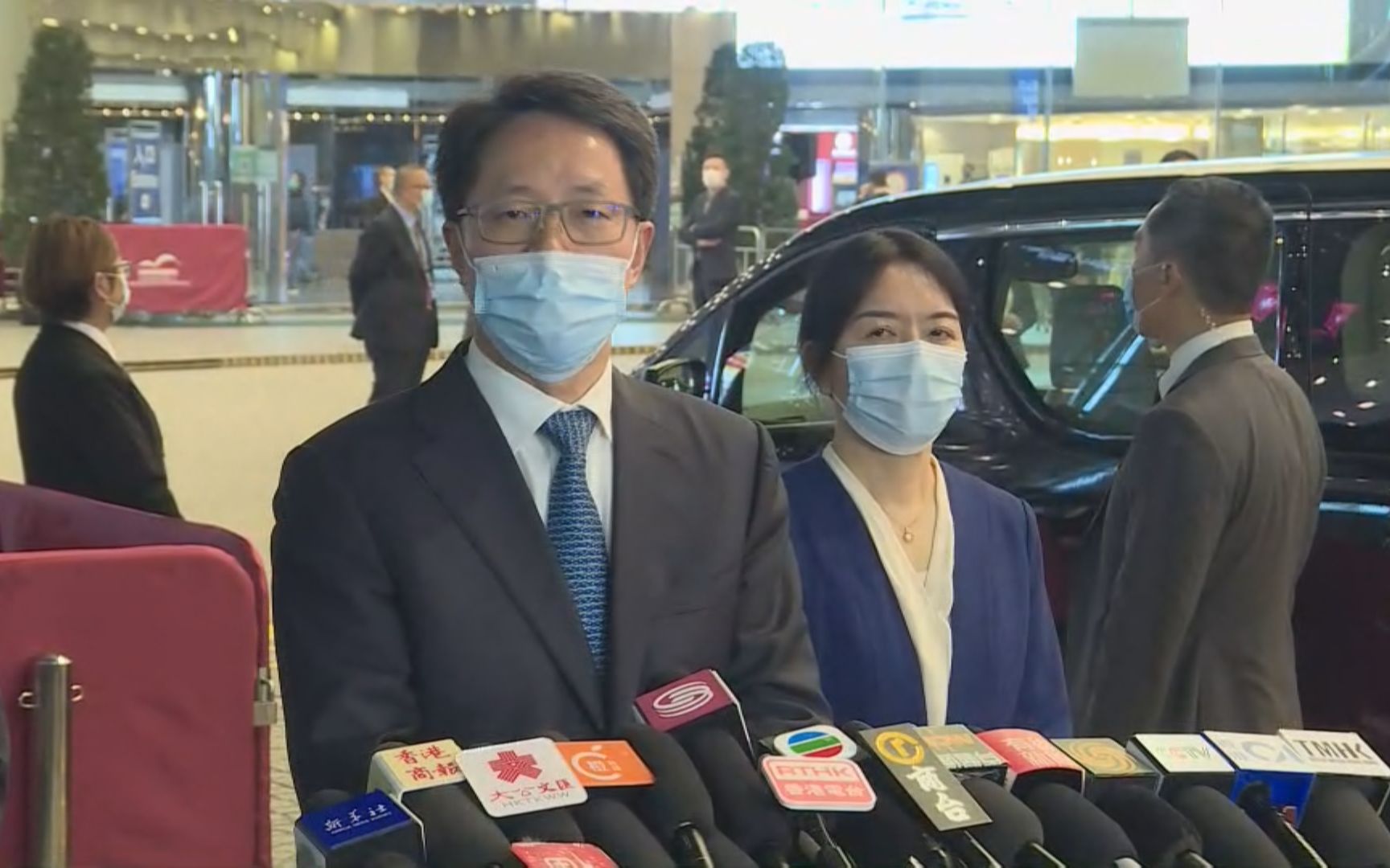 张晓明答直新闻：香港区议会不应有太多政治功能 考虑调整