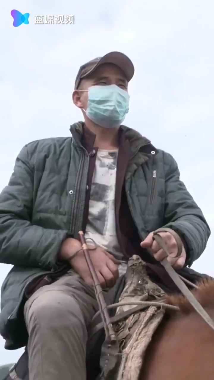 航拍新疆70万头牲畜转场大迁徙：浩浩荡荡绵延数公里