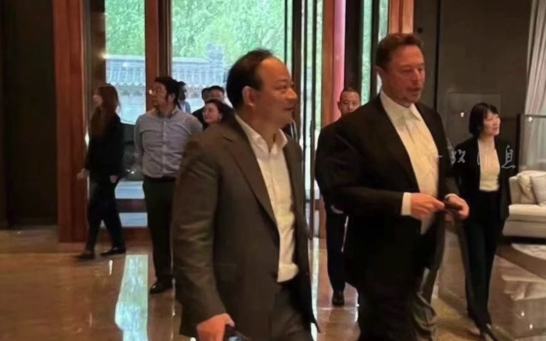 马斯克到北京第一天吃了啥？主食是炸酱面