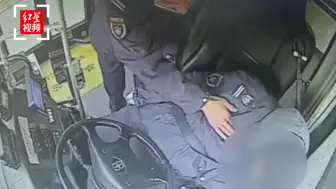 扬州公交司机行车时心跳呼吸骤停离世，离世前死死踩住了刹车