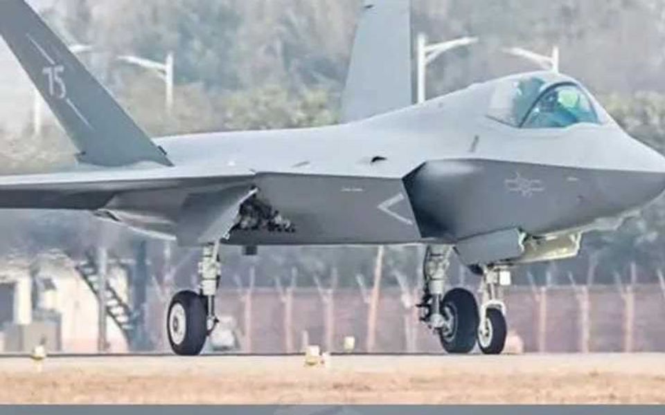 专家：台军F-16V在歼-35A面前毫无胜算，连位置都看不清就被击落
