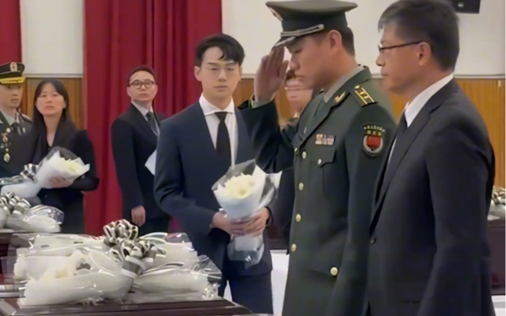 第十批在韩中国人民志愿军烈士遗骸装殓仪式举行。山河已无恙，静待英雄归！