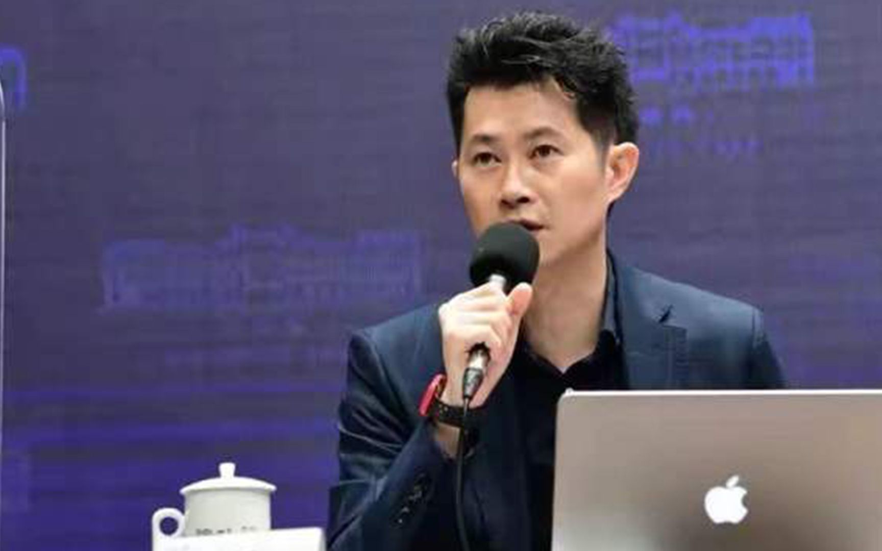 披上绿色就无法无天？台刑事单位“暂不受理”丁怡铭造谣争议