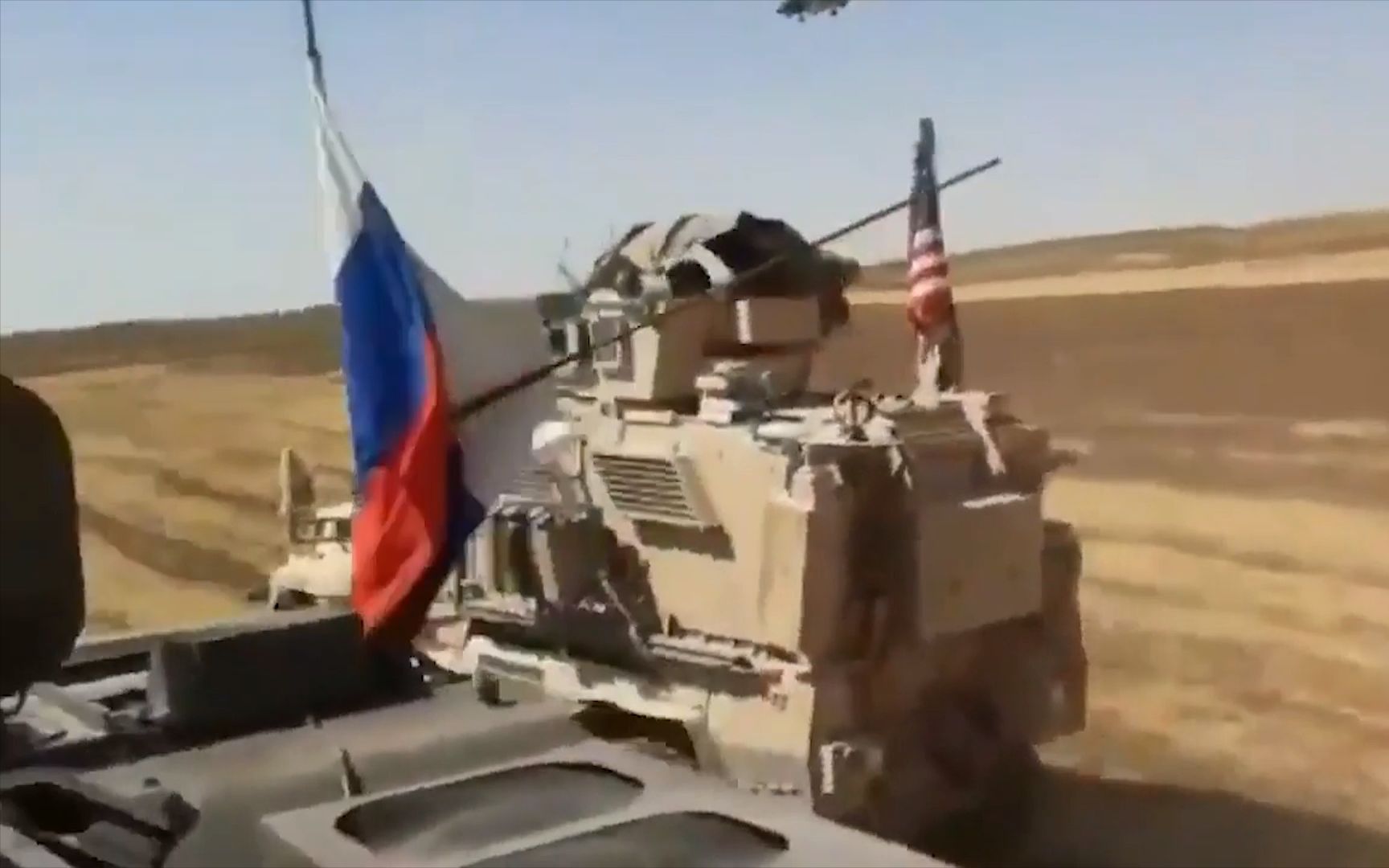 美俄军车在叙利亚飙车发生碰撞 4名美国大兵受伤