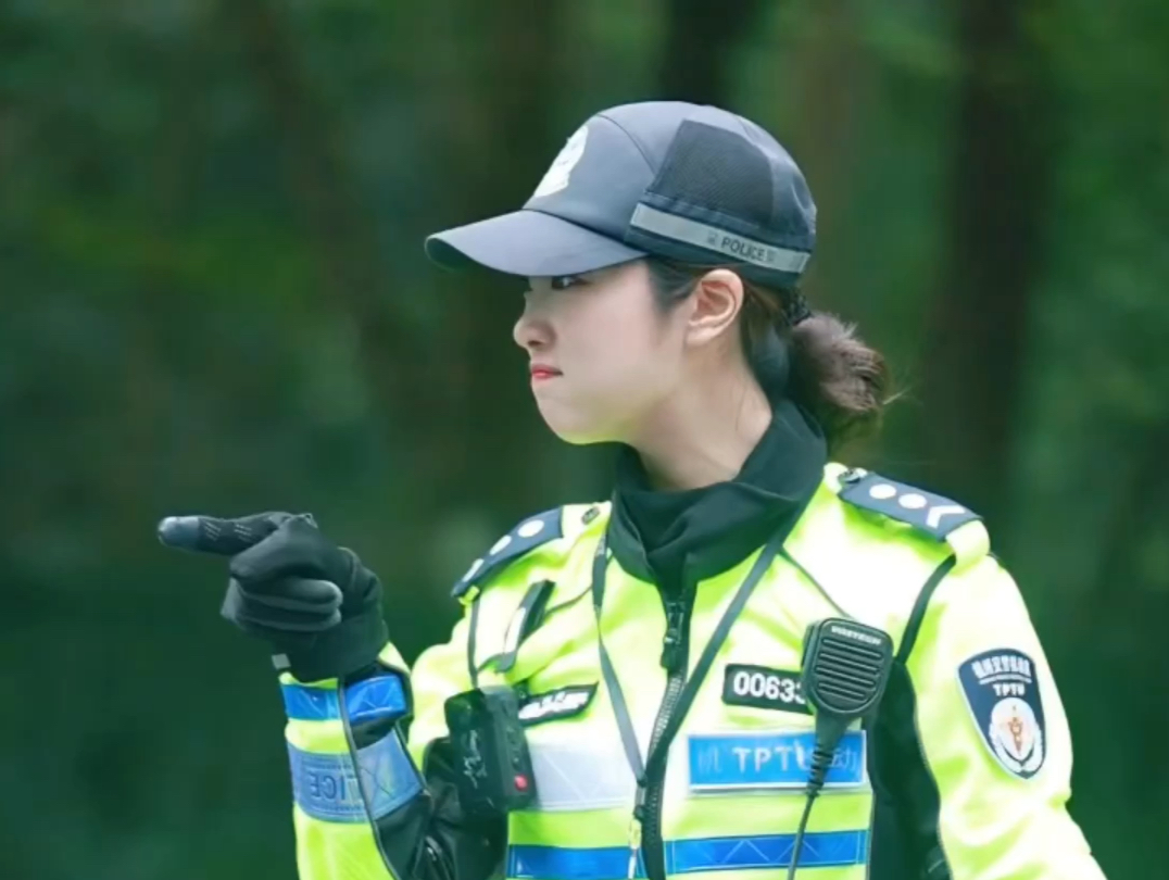 杭州女警火出圈！网友：我突然有事，去一趟杭州！