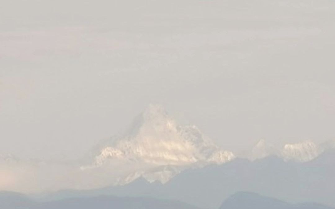 4日，成都入夏第一次见雪山 ，你今天见到幺妹峰的美景了吗？