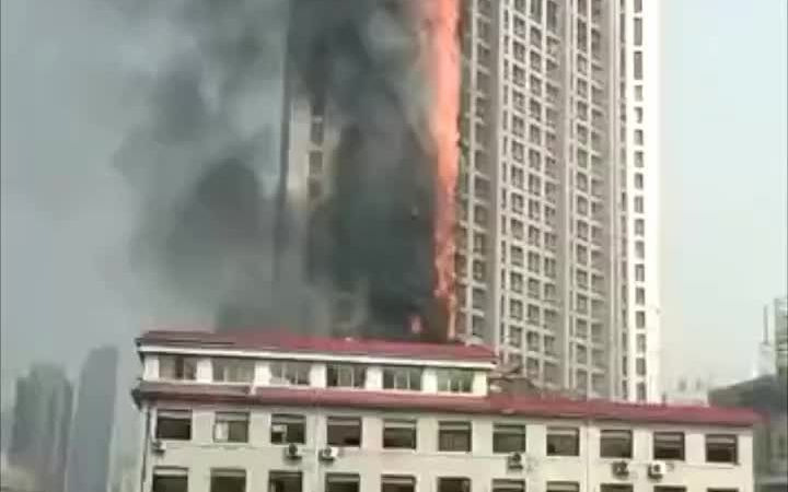 火场内部画面曝光！河北石家庄一26层大厦突发火灾