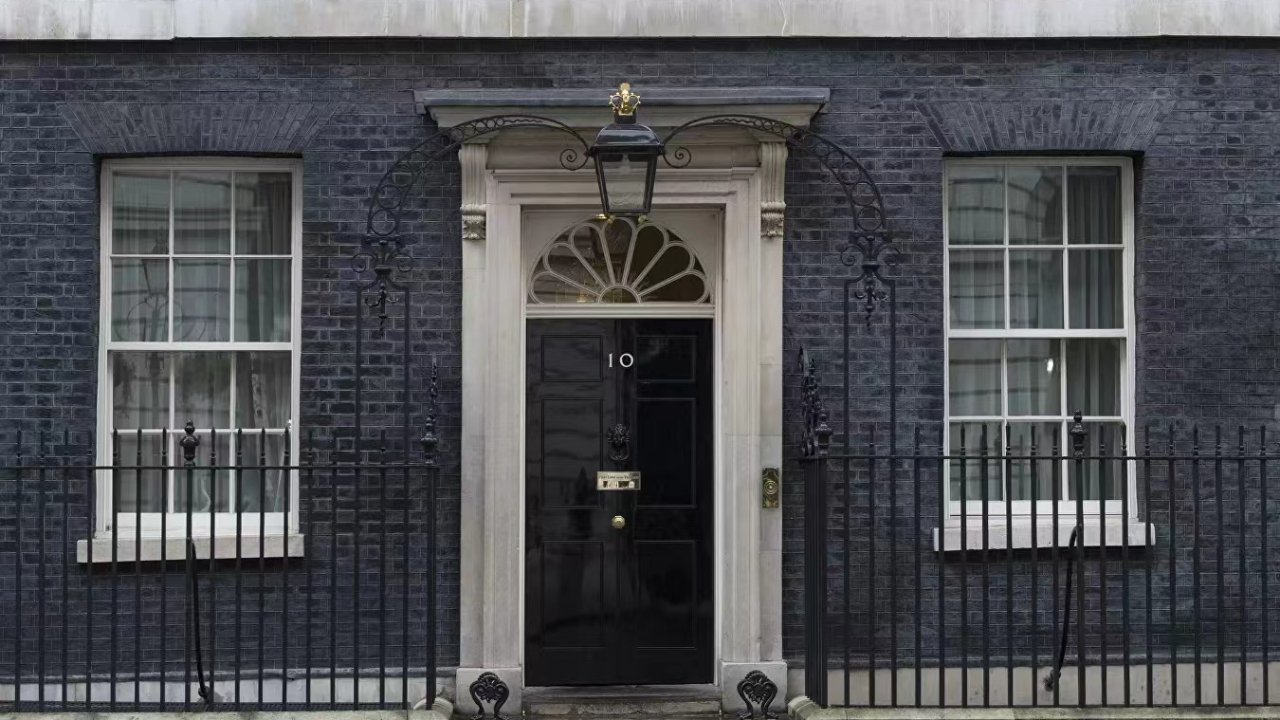 英国内阁两名大臣发推特宣布辞职，外媒：对约翰逊失去信心
