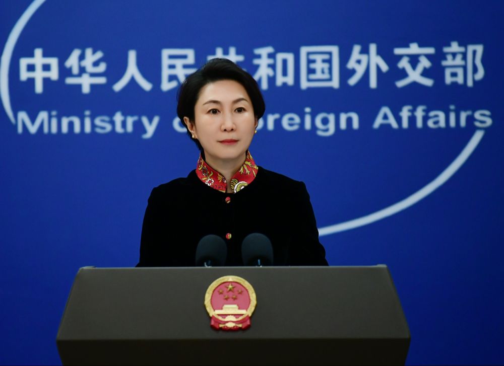 预祝海外侨胞和各国朋友新春快乐、蛇年吉祥！