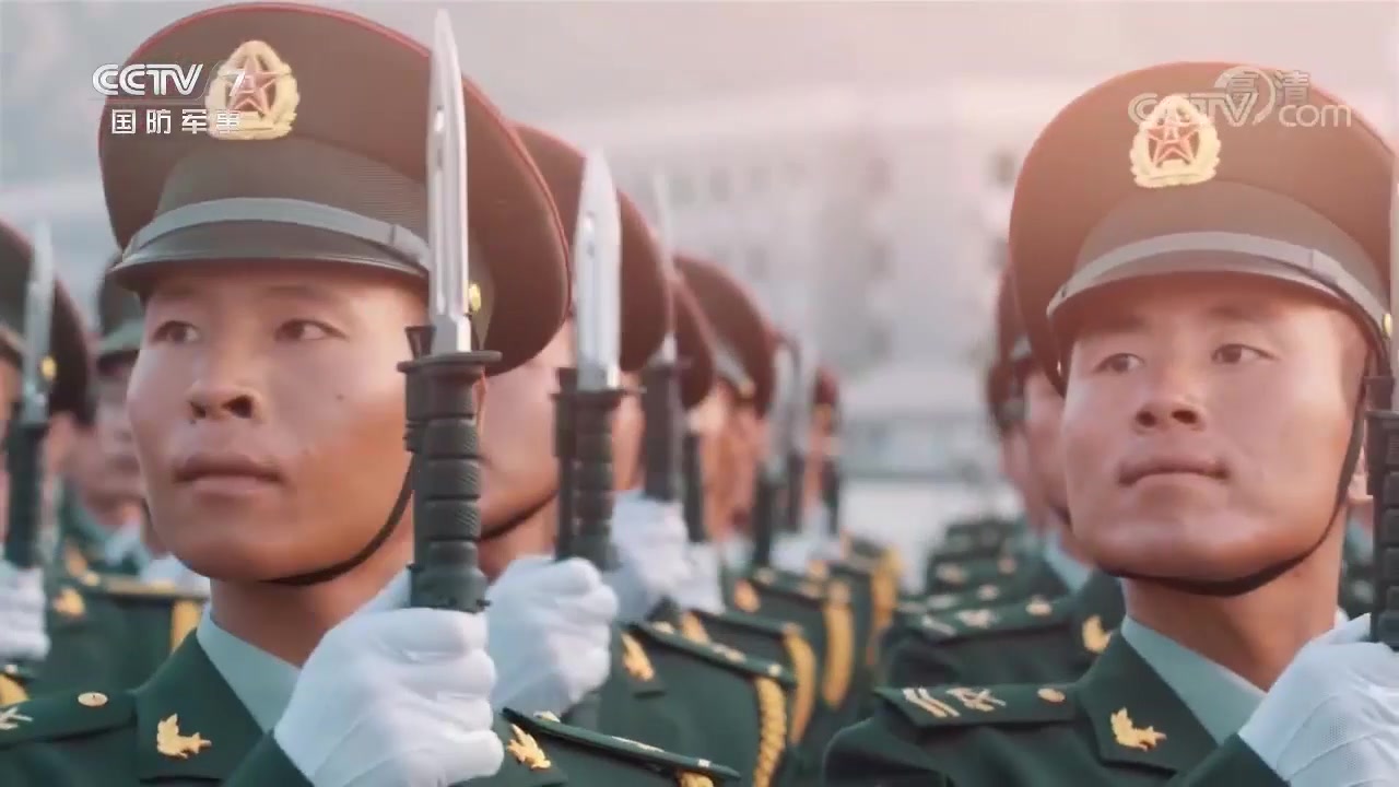 最硬核！国庆70年阅兵训练场上合唱《我和我的祖国》
