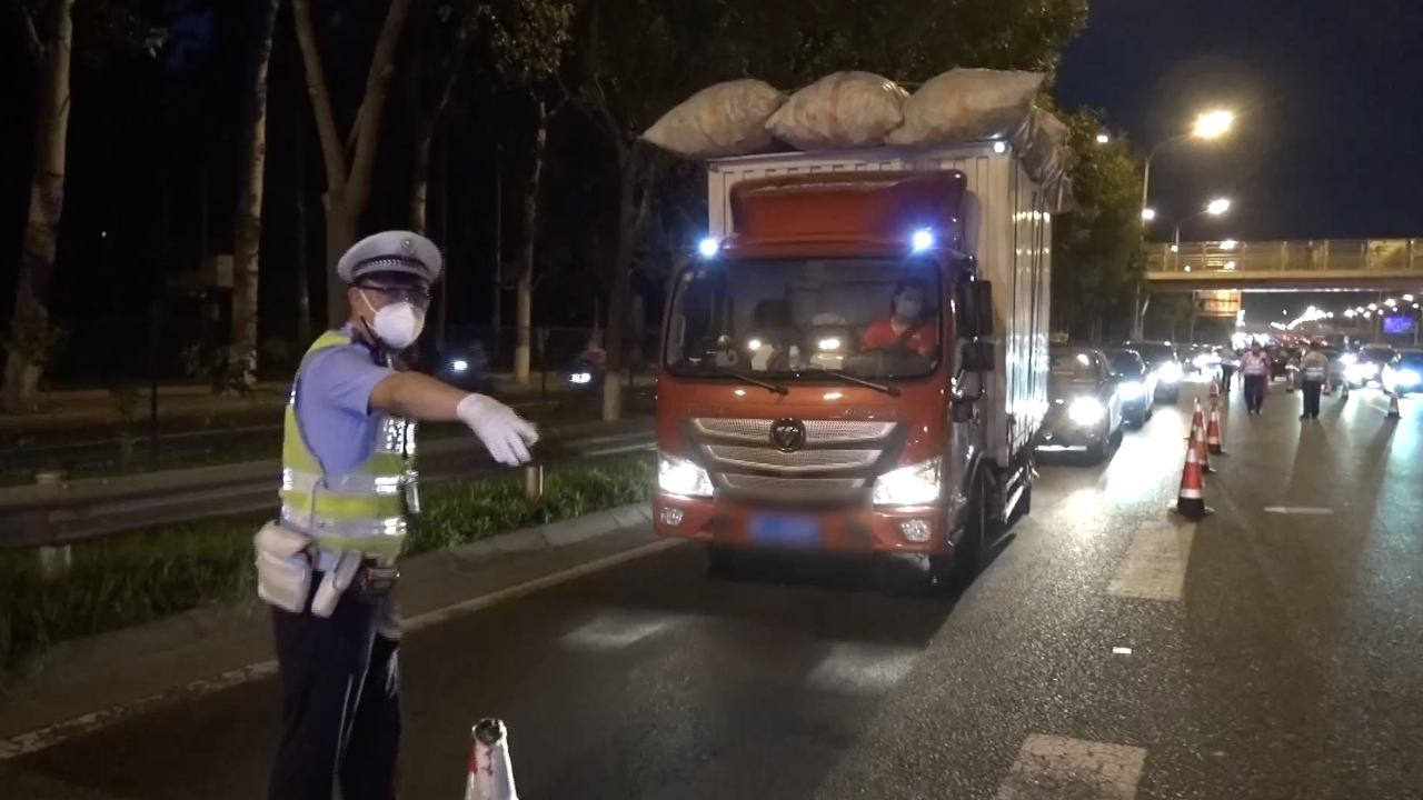 超高、闯禁行、故意污损号牌，司机一次被记11分
