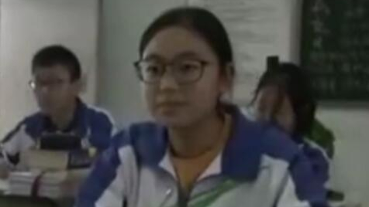 2008年在汶川地震中失去右手，今年高考625分。得知成绩后，她第一时间告诉资助者。李欣雨，好样的！