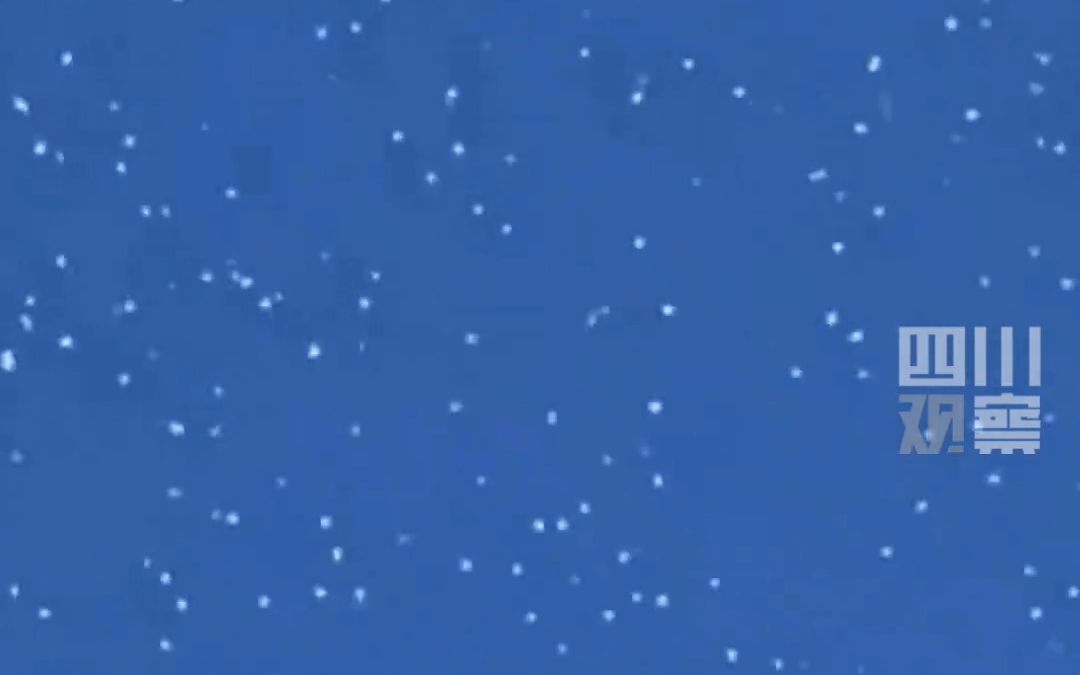 以军在加沙空投“传单”漫天飞舞如雪花“立即撤离家园前往南部”