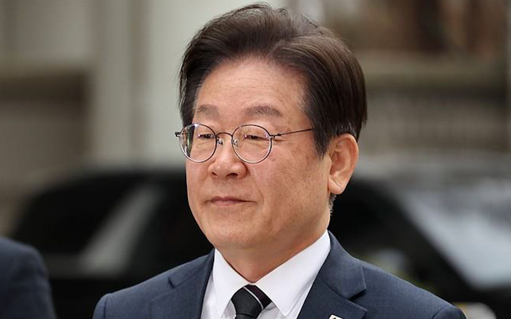 韩国最大在野党党首李在明宣布辞去党首职务 全力参选下届总统